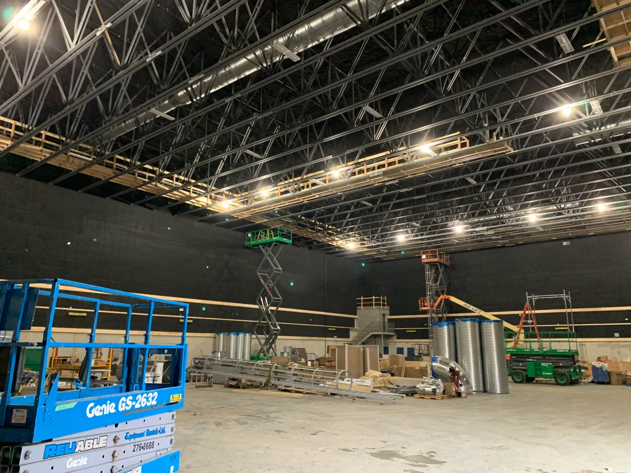 Structural steel installation – Vancouver Film Studio